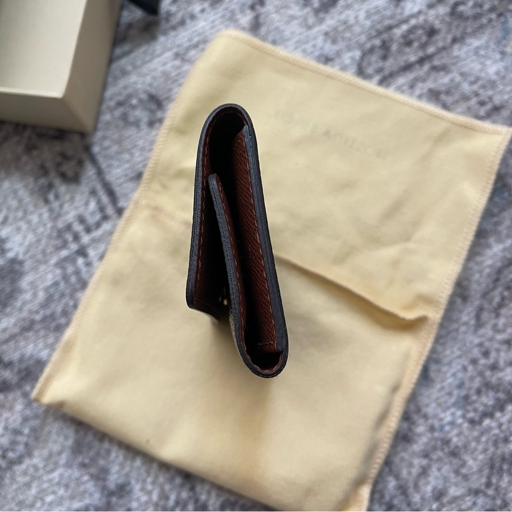 Authentic Louis Vuitton 6 Key Holder - Purchased from Louis Vuitton - Picture 4 of 16